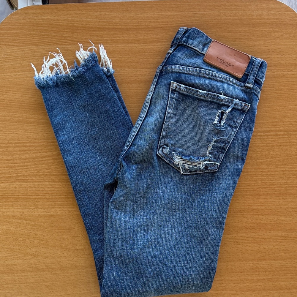 Moussy Distressed Blue Ankle Jeans
